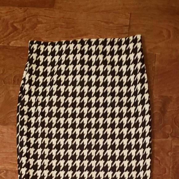 Brat Star. Beauti black and white stretch skirt Up to the knees houndstooth, - Picture 8 of 11